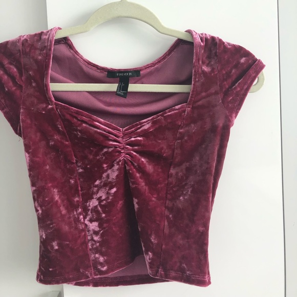 Forever 21 Tops - NWOT F21 Magenta velour crop top